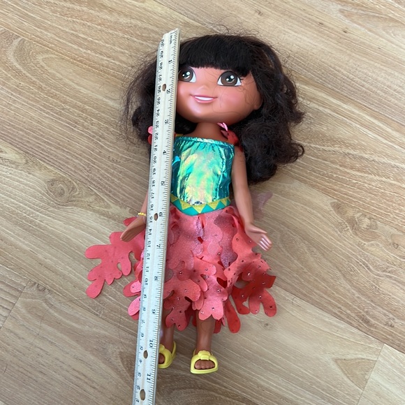 Dora the Explorer Doll - Picture 4 of 12